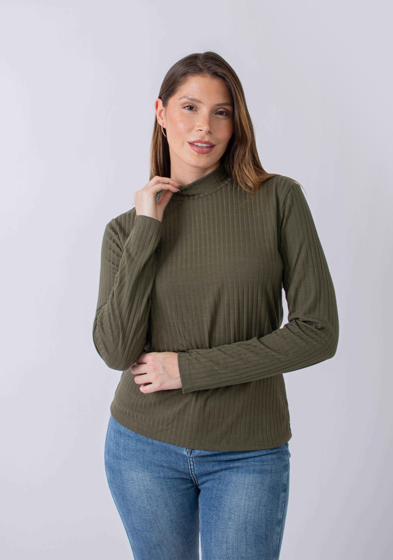 Blusa con cuello alto