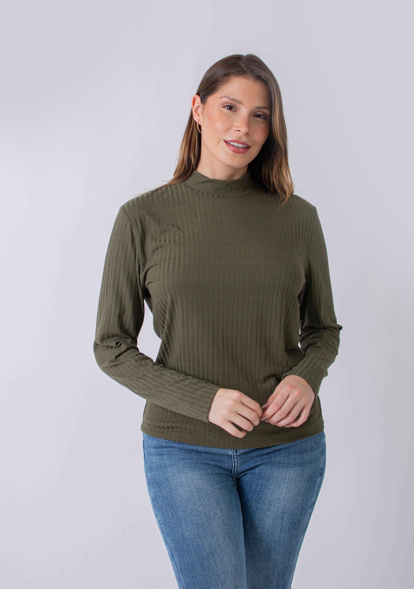 Blusa con cuello alto