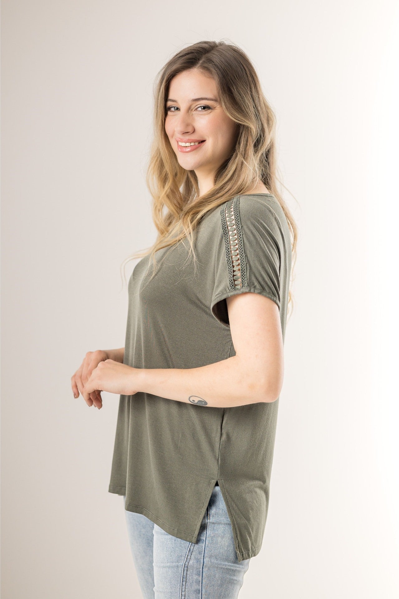 Blusa c/Diseño en Hombro