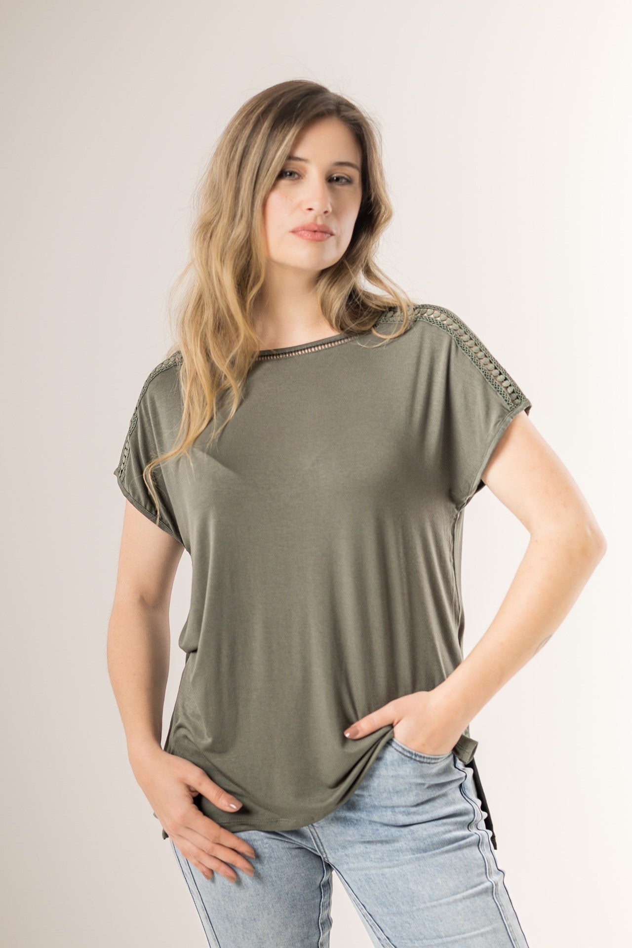 Blusa c/Diseño en Hombro